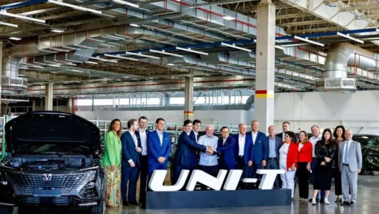 En el acto del inicio de la producción del Changan Uni-T estuvo Lula Da Silva. En el acto del inicio de la producción del Changan Uni-T estuvo Lula Da Silva.