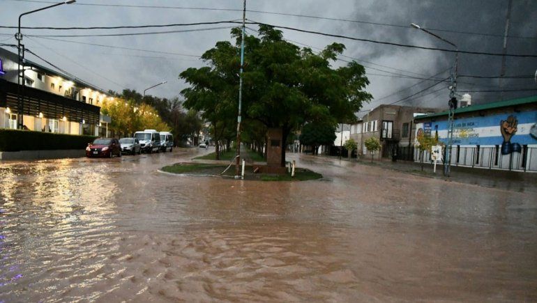 Asisten a más de 70 vecinos en Rincón de los Sauces por las lluvias