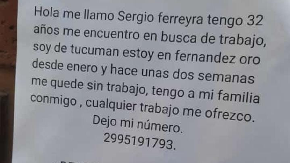 Empapeló las calles de Fernández Oro y Allen buscando trabajo