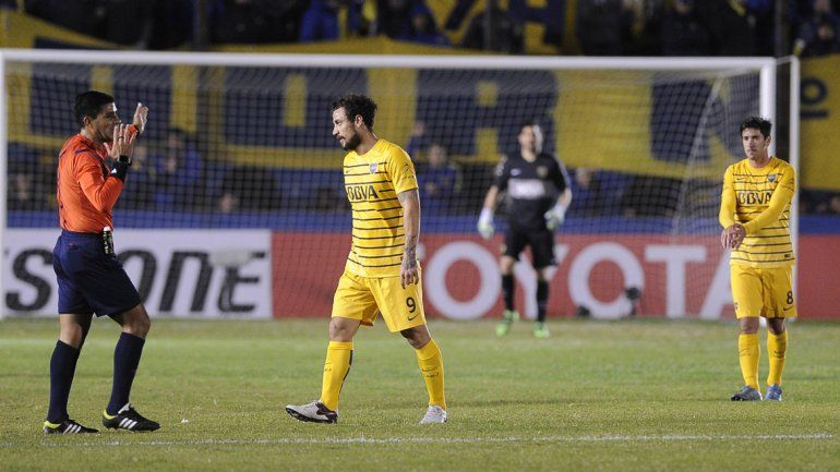 El nuevo escándalo precipitaría la salida del Loco. El DT no lo banca más. El presi avisó que se define el lunes. Opinan glorias en LMN.