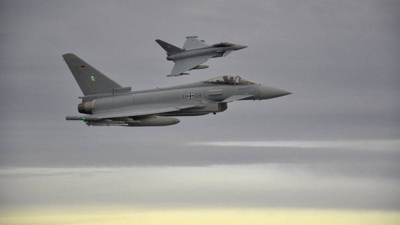 Chocaron dos aviones de guerra alemanes: un piloto sobrevivió