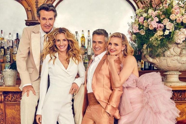 El elenco se reunió en 2019 para una producción sobre comedias románticas. El elenco se reunió en 2019 para una producción sobre comedias románticas.