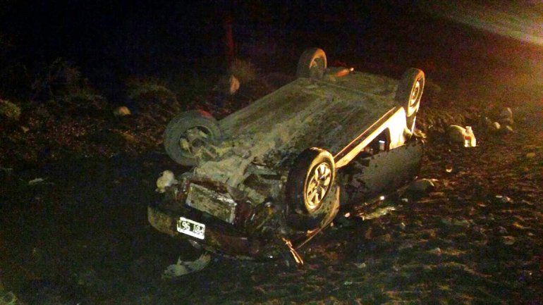 Una familia de Plaza Huincul volcó cuando regresaba de Chile.
