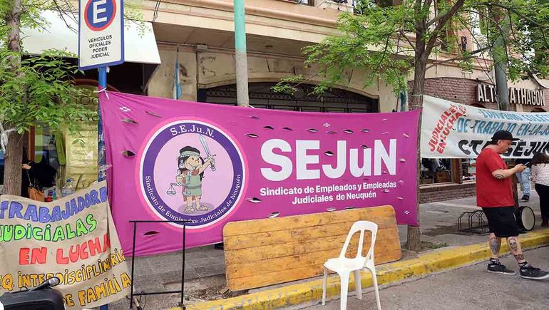 Sejun está con medidas de fuerza hace más de un mes por descuentos masivos y la aplicación del Convenio Colectivo de TRabajo.