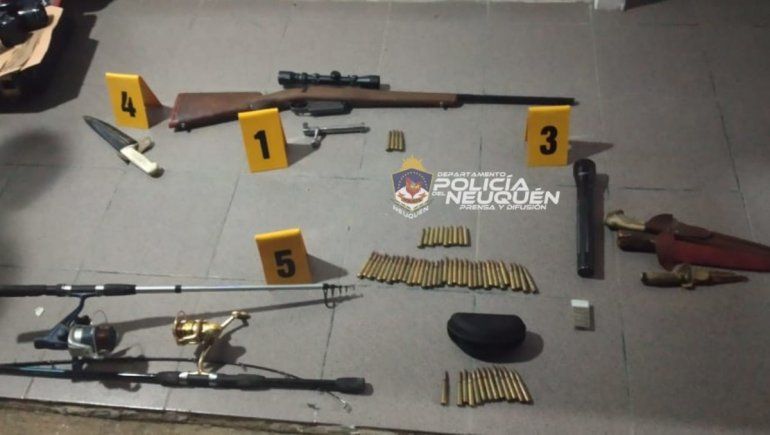 Iban de caza, los pararon en un control y les secuestraron las armas