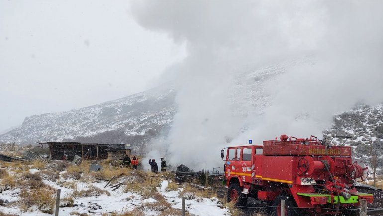 Se fue al médico y un incendio le destruyó la casa en Atruco Arriba