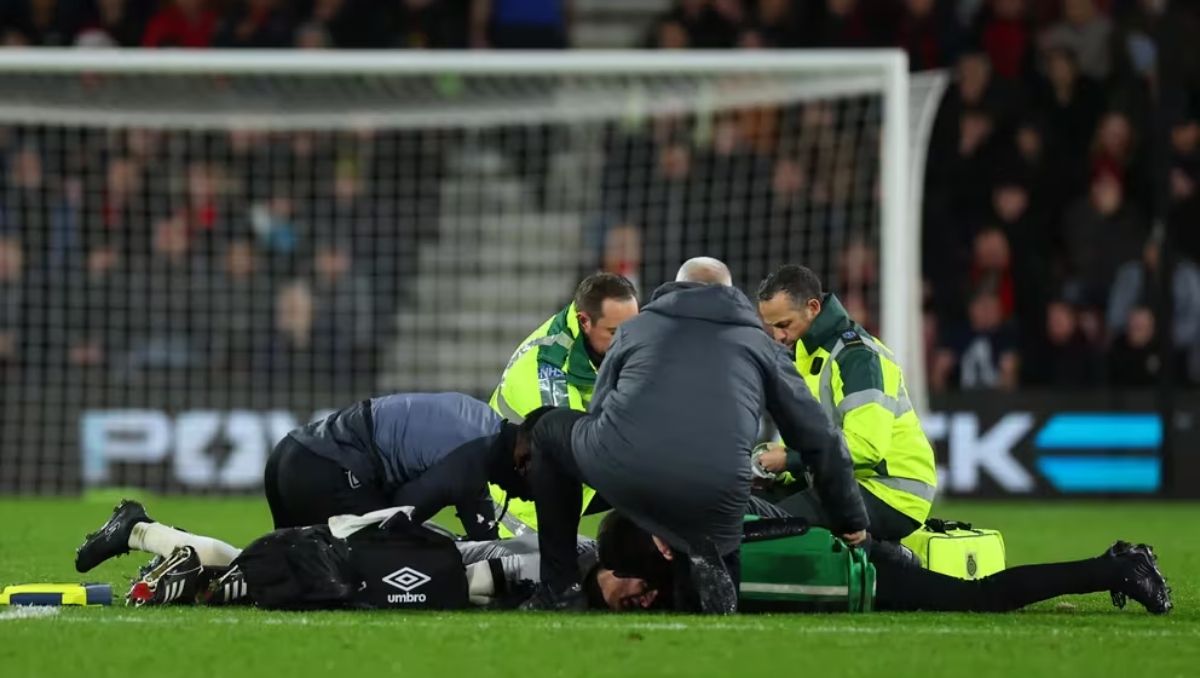 Susto: un jugador de la Premier se desplomó en pleno partido