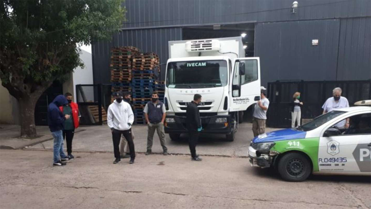 Por bloqueo a empresa ordenan detener a dirigentes camioneros