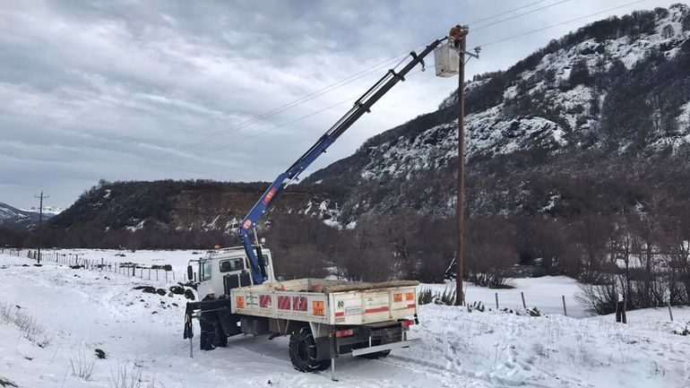 Un temporal de nieve afectó el tránsito y el servicio eléctrico en la provincia.