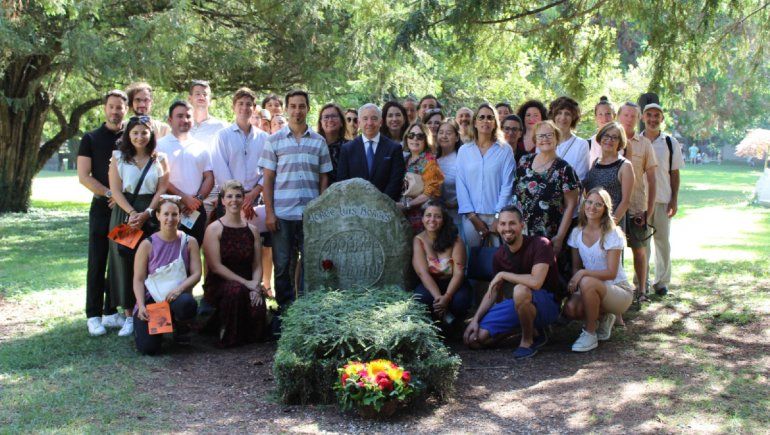 El neuquino que hace tours en Ginebra para que la gente conozca a Borges