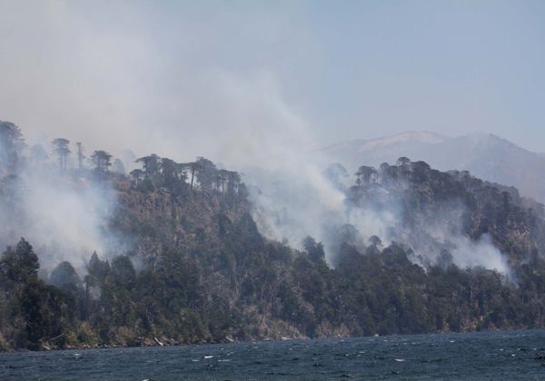 Nuevo incendio complica la situación mientras se espera por la lluvia