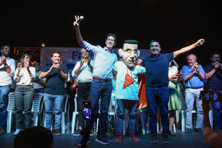 Wado de Pedro pasó por Neuquén y levantó la mano a Rioseco