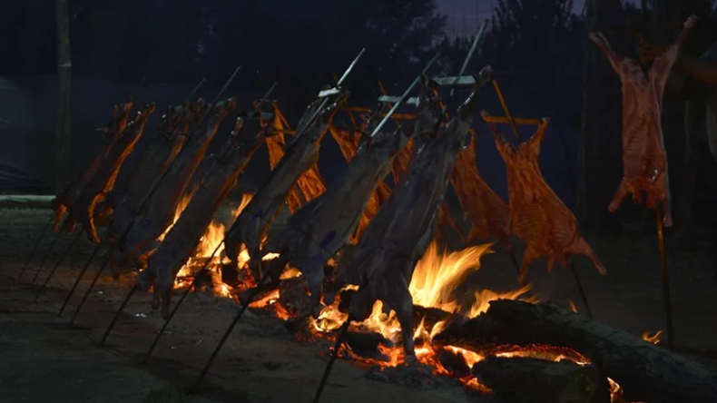 Chos Malal se prepara para la Fiesta Nacional del Chivito. | LM Neuquen Chos Malal se prepara para la Fiesta Nacional del Chivito.