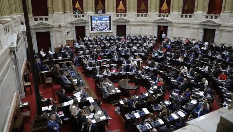 El Gobierno da marcha atrás en el artículo 44 de la reforma laboral tras reclamos de bloques aliados.