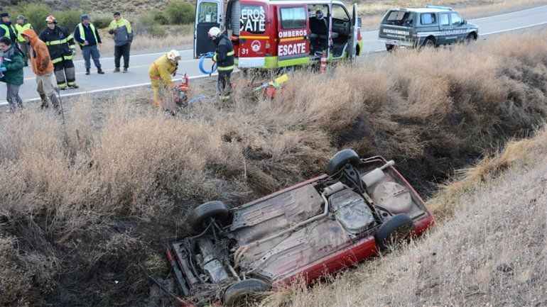 Espectacular vuelco en Junín de los Andes: el conductor estaba borracho