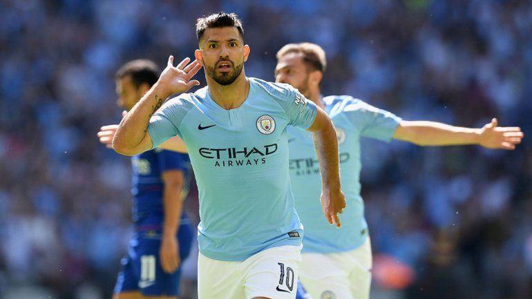 Agüero hizo dos goles en el City y se quedó con el Community Shield. Di María metió un doblete en el PSG para levantar la Supercopa de Francia.