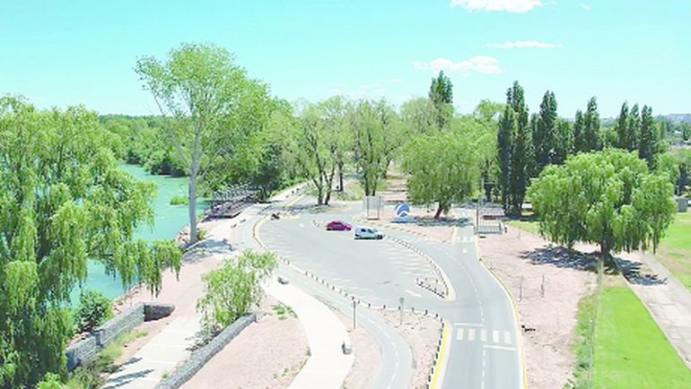 La ciudad sigue ofreciendo a los vecinos nuevos espacios para disfrutar del contacto con la naturaleza y vistas privilegiadas de los ríos Limay y Neuquén.