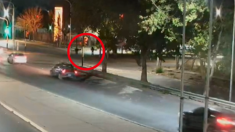 Atraparon e imputaron al agresor de la joven que esperaba el colectivo en la Ruta 22: así fue el momento del ataque