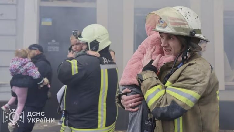 Rusia bombardeó un jardín de infantes en pleno horario escolar