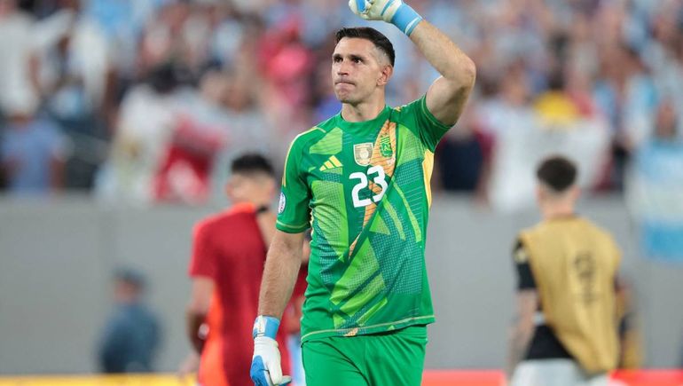En la historia de la Selección: las dos marcas que puede acrecentar el Dibu Martínez en la doble fecha FIFA