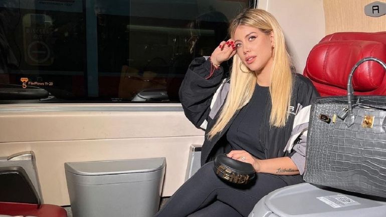 La empresaria y sus hija se trasladaron en tren desde Milán a Roma sin perder el glamour.