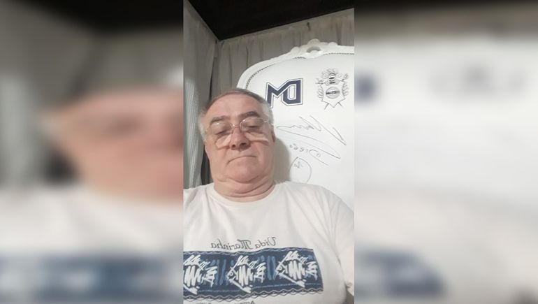 Juan Carlos Bruno zafó de la muerte y del Covi y disfruta del sillón de Maradona en su casa.