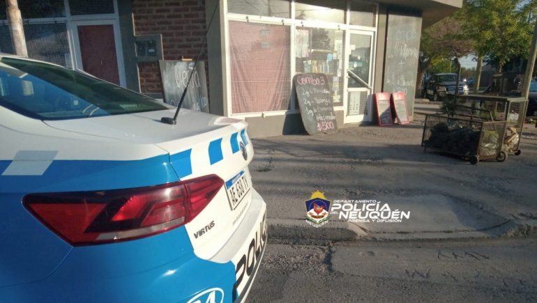 Hombre entró dos veces a robar a un almacén y lo agarraron