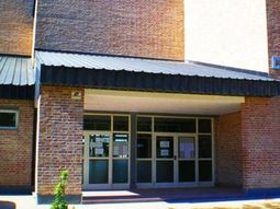 Evacuaron el CPEM 55 de Plottier por un incidente en el laboratorio. Evacuaron el CPEM 55 de Plottier por un incidente en el laboratorio.