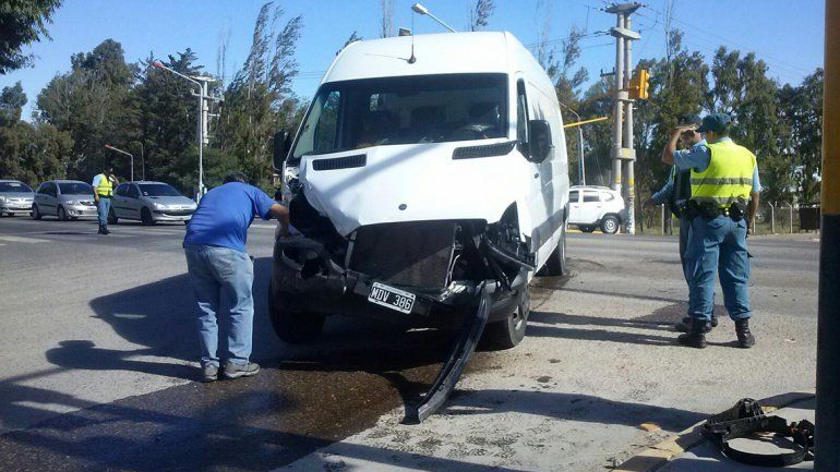 La traffic quedó totalmente destruída al ser embestida por un camión en el acceso a la ETON.