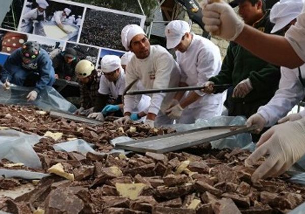 Bariloche: 70 mil personas se comieron el huevo de pascua más grande