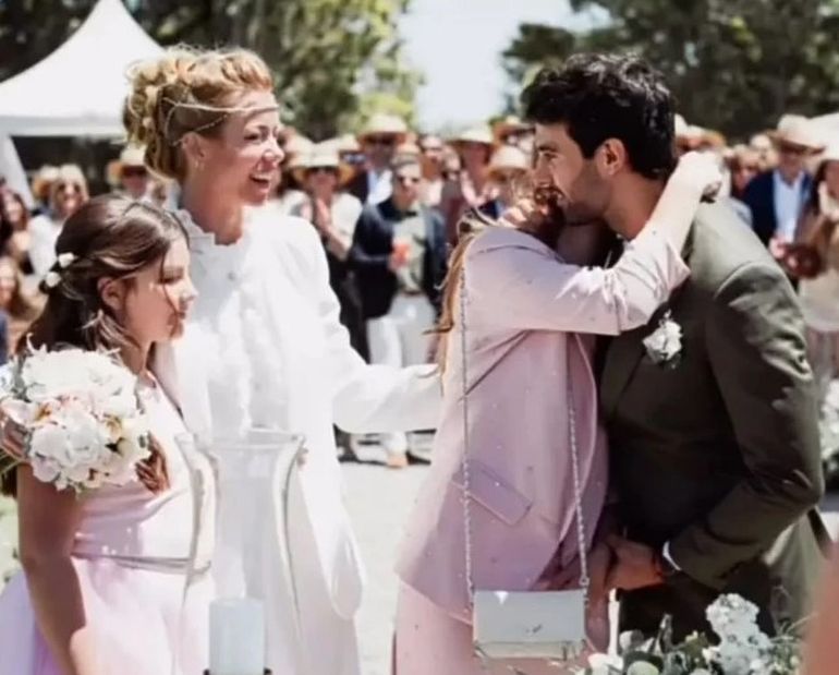 En la ceremonia se pudo ver el afecto que sienten las hijas de Nicole por Urcera. En la ceremonia se pudo ver el afecto que sienten las hijas de Nicole por Urcera.