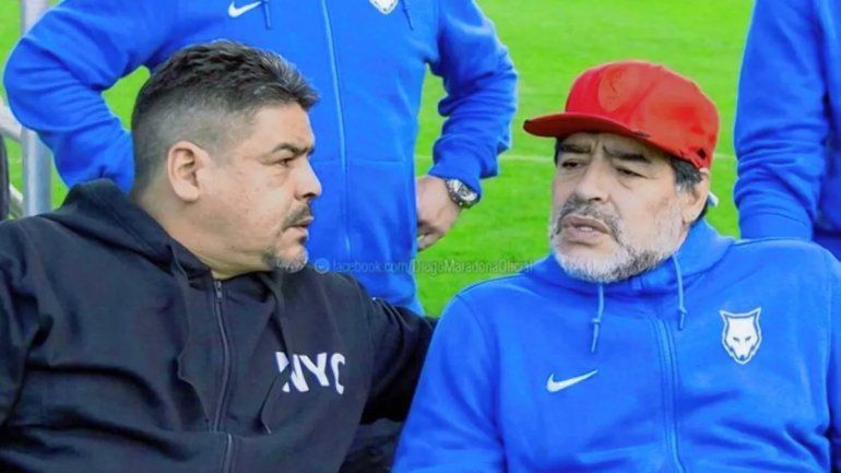 Hugo Maradona junto a su hermano Diego hace un tiempo.