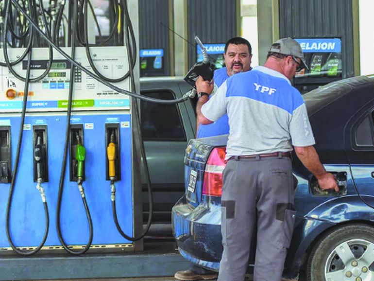 A partir del viernes los precios de los combustibles volverán a subir en las estaciones de servicio de Neuquén. A partir del viernes los precios de los combustibles volverán a subir en las estaciones de servicio de Neuquén.