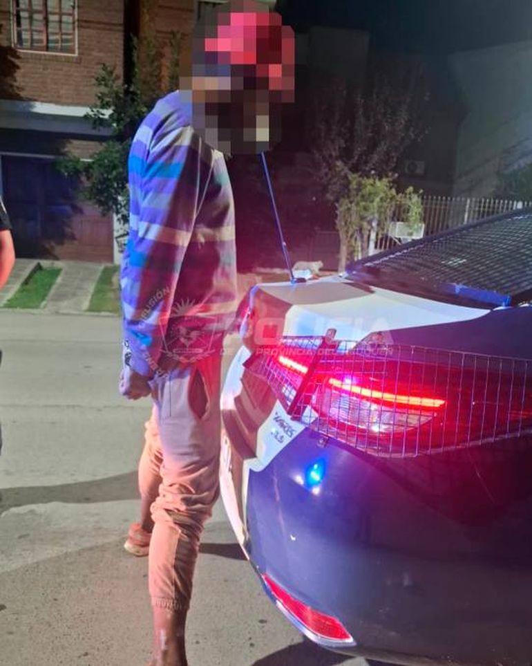 Durante el fin de semana largo, los ladrones salieron en tropel a robar en casas particulares. Durante el fin de semana largo, los ladrones salieron en tropel a robar en casas particulares.