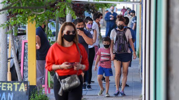 COVID: 10.154 nuevos casos y 125 muertes en Argentina