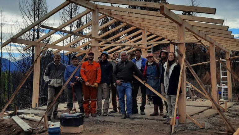 Neuquinos viajan todas las semanas a reconstruir la Comarca Andina