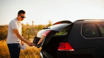 El el baúl del auto hay un sistemta fundamental para la seguridad que es bueno conocer. Foto: Freepik El el baúl del auto hay un sistemta fundamental para la seguridad que es bueno conocer. Foto: Freepik