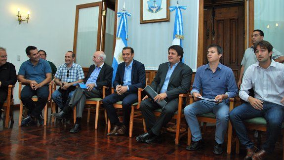 El encuentro se realiza desde las 14 en Casa de Gobierno.