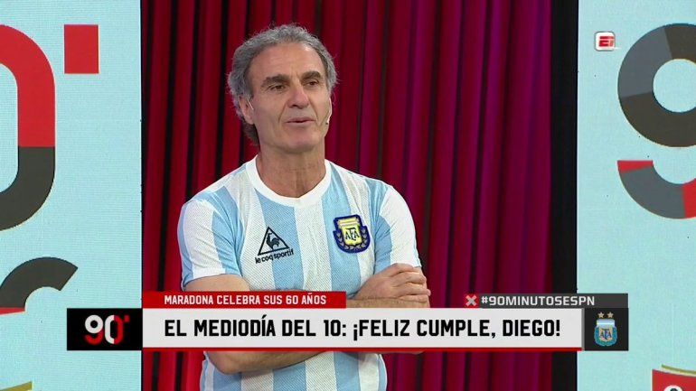 El Cabezón se puso la camiseta que es una reliquia en honor al 10.