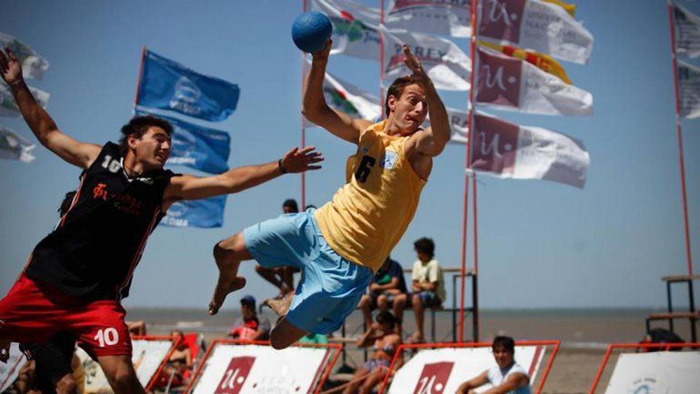 El handball es una de las disciplinas del certamen deportivo.