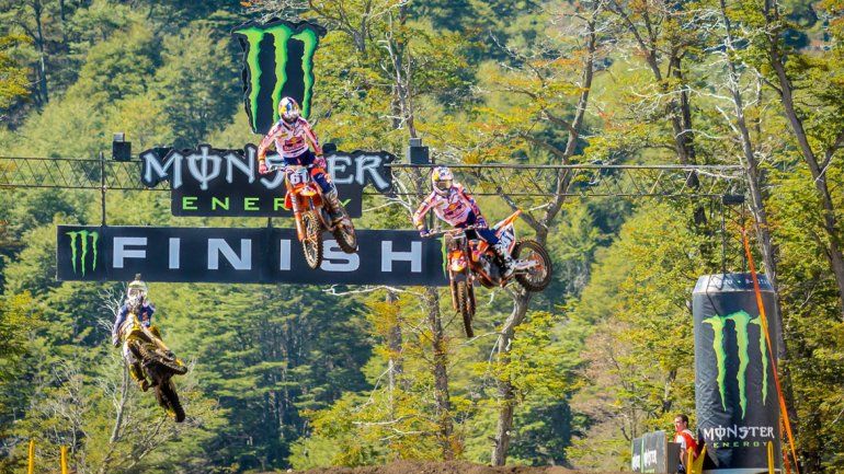 &nbsp;Una imagen vale más que mil palabras. Show total en la Villa.