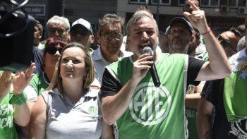 Aguiar descargó toda su artillería discursiva contra Milei y le hizo una dura advertencia. Aguiar descargó toda su artillería discursiva contra Milei y le hizo una dura advertencia.