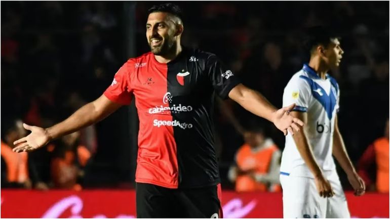 ¡Qué caderas! Con qué famoso músico se puso a bailar Wanchope Ábila tras el triunfo de Colón