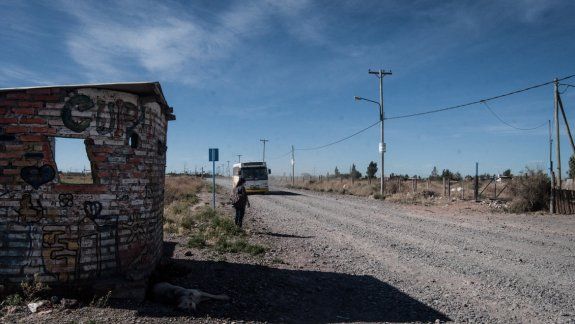 En Colonia Nueva Esperanza piden un cole que vaya directo al Oeste