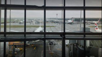 reino unido: por nueva cepa, varios paises le suspenden vuelos reino unido: por nueva cepa, varios paises le suspenden vuelos