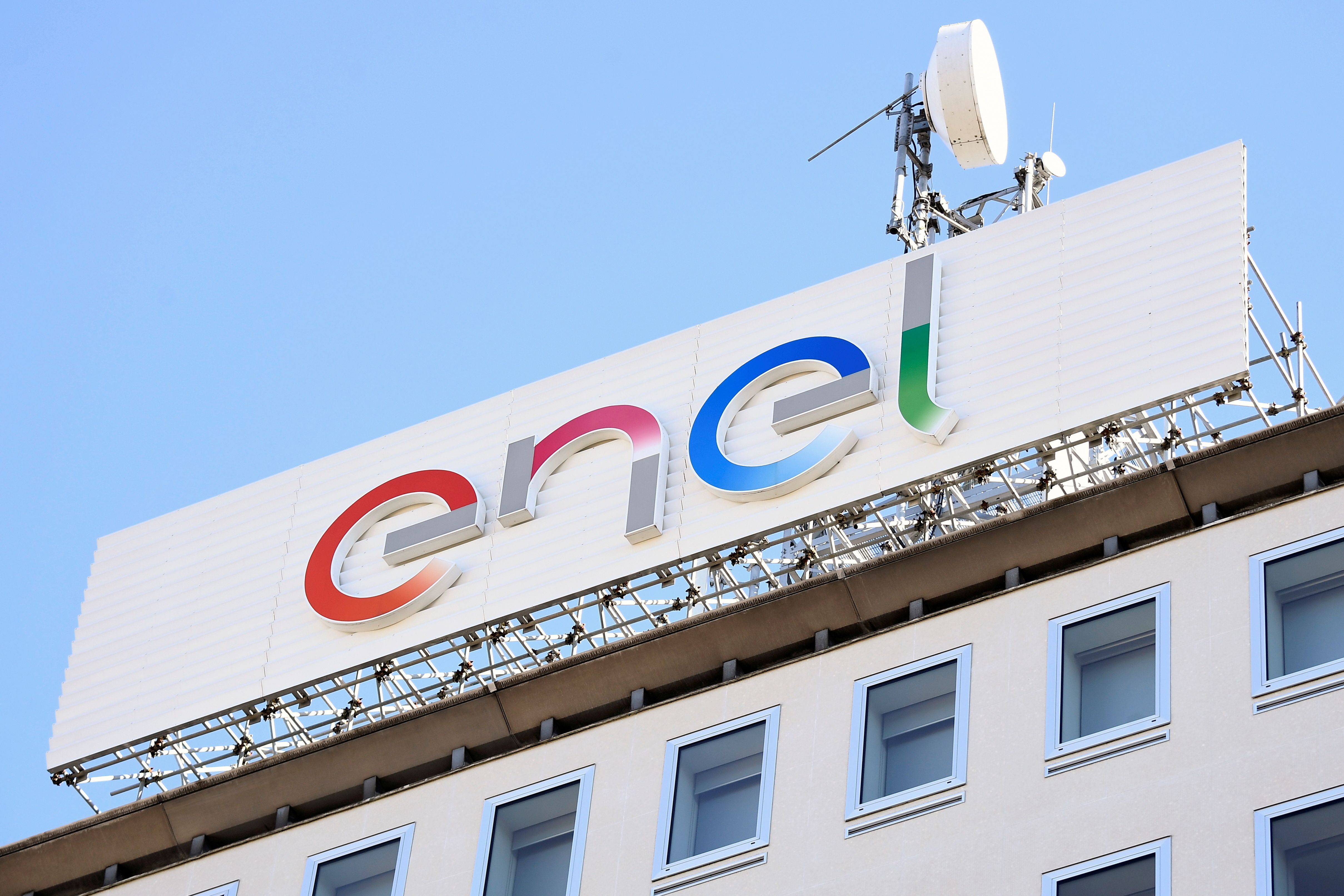 Imagen de archivo del logo de la compañía de energía multinacional italiana Enel en la sede de la empresa en Milán, Italia. 5 de febrero, 2020. REUTERS/Flavio Lo Scalzo/Archivo
