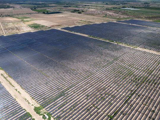 Genneia inauguró su nuevo parque solar en Mendoza, sumando 180 MW para abastecer a grandes industrias vía MATER.