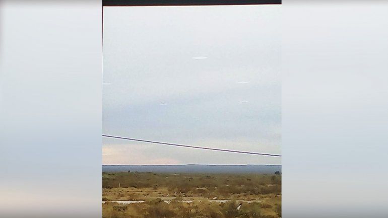 ¿Captan una formación de ovnis sobre la playa?