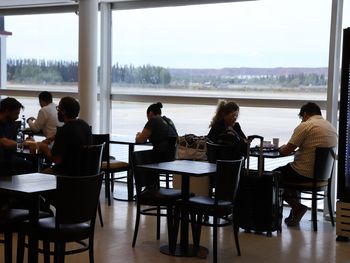 Intiman a levantar las medidas de fuerza. Intiman a levantar las medidas de fuerza.