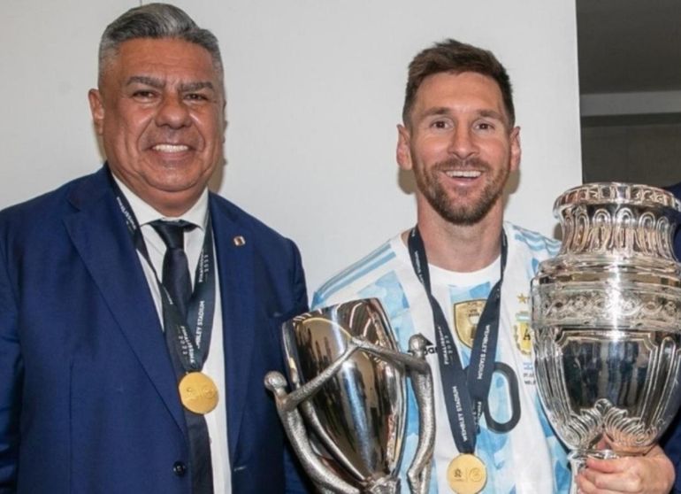 El Chiqui Tapia y Lionel Messi El Chiqui Tapia y Lionel Messi